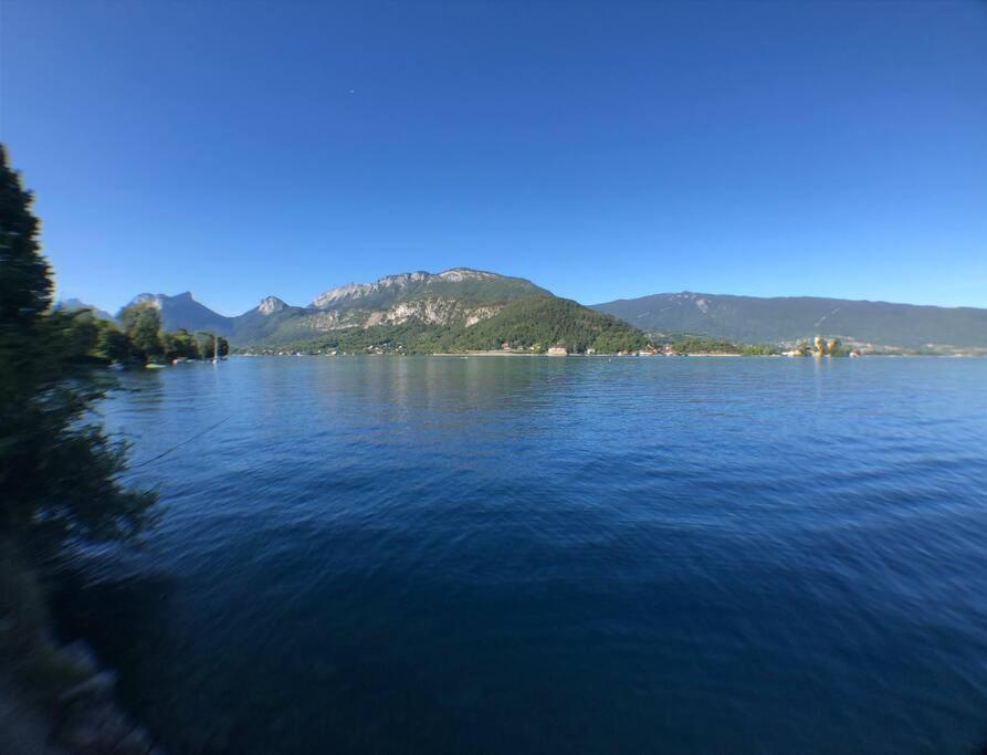 Charmant Et Spacieux Appartement A Quelques Pas Du Lac Duingt Exteriör bild