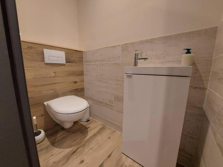 Charmant Et Spacieux Appartement A Quelques Pas Du Lac Duingt Exteriör bild