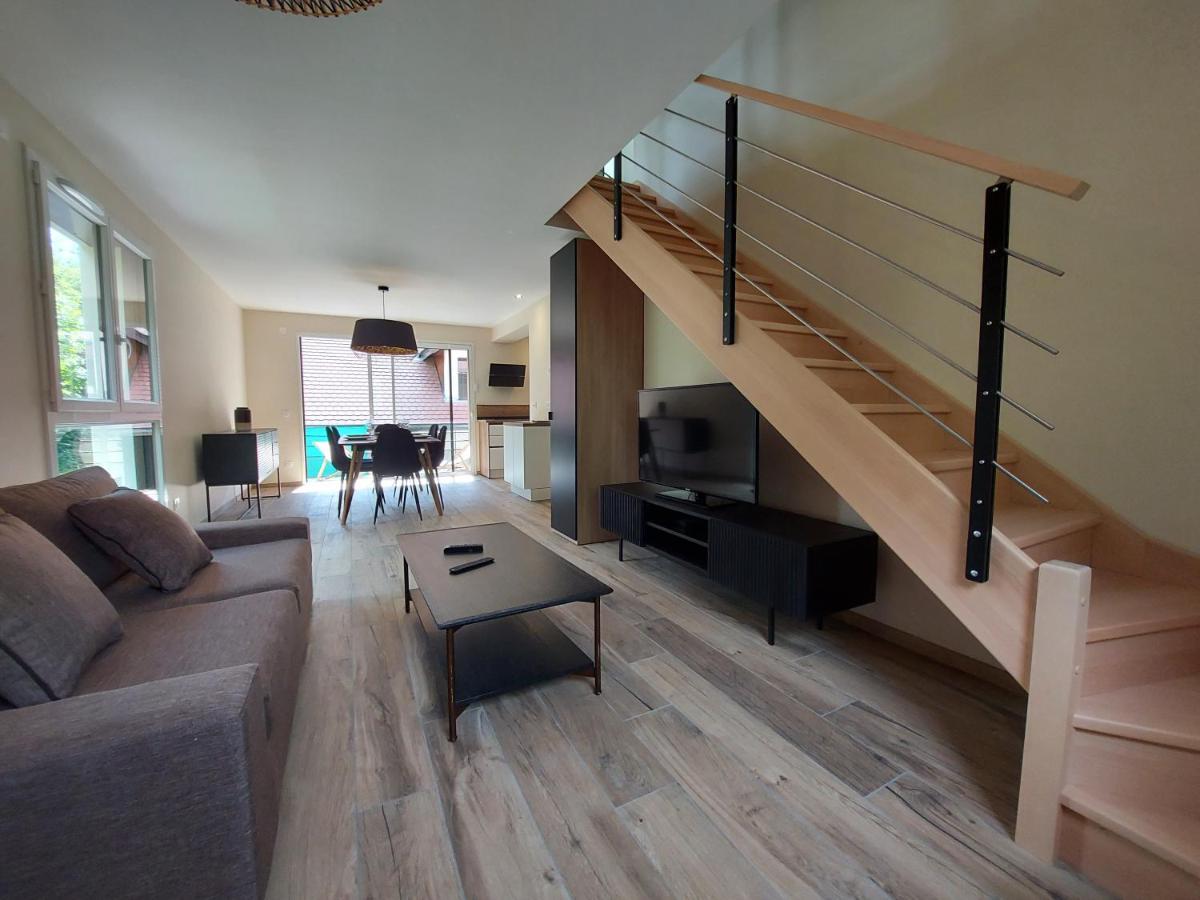 Charmant Et Spacieux Appartement A Quelques Pas Du Lac Duingt Exteriör bild